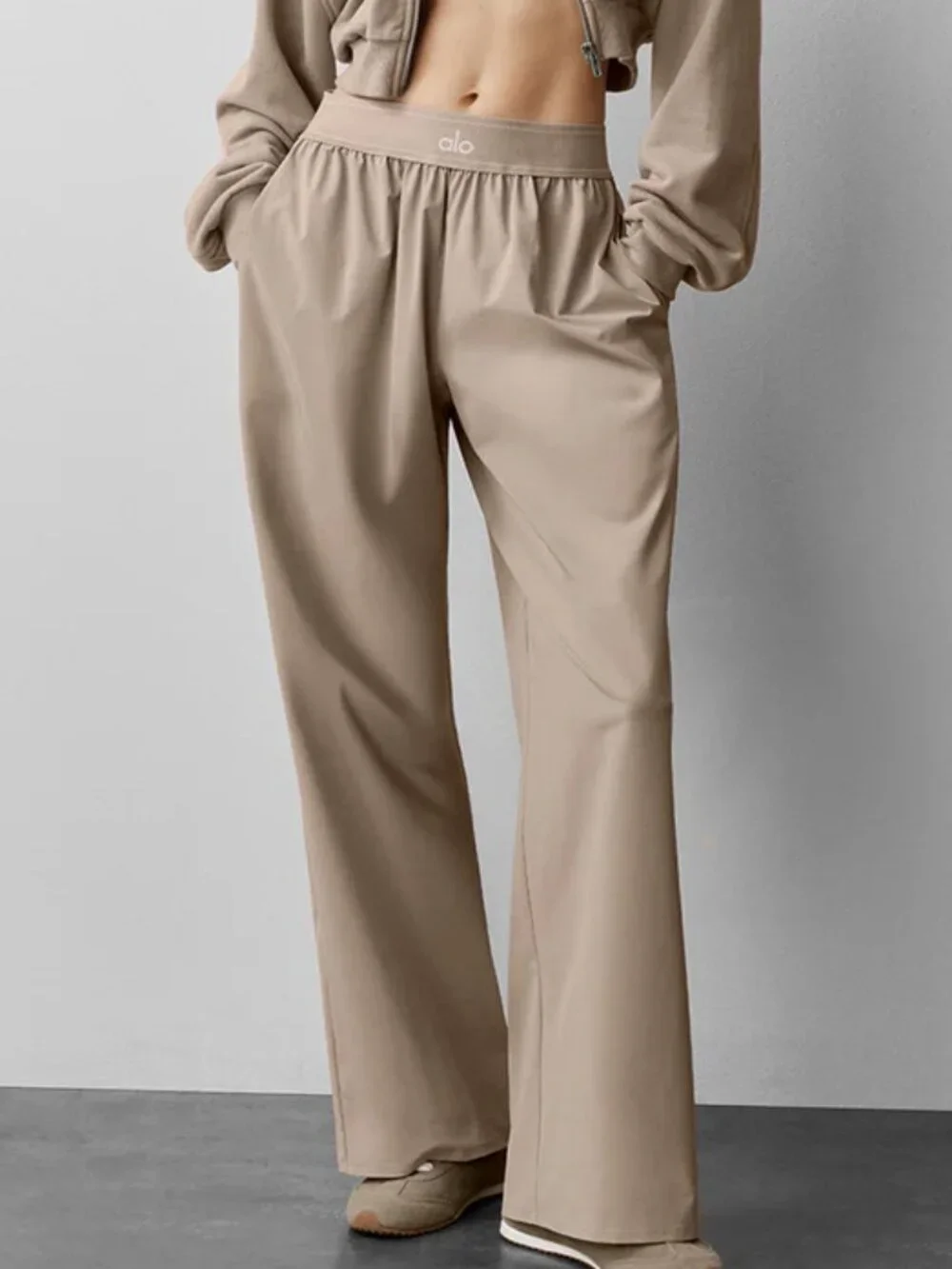 ALO Yoga Wide-Leg Trousers in Taupe